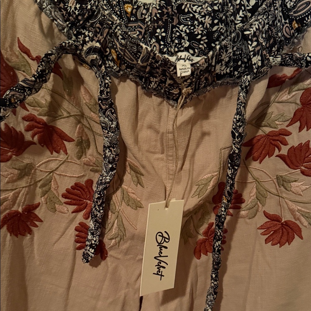 Floral Embroidered Beige Pants - Picture 2 of 3
